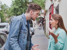 婚姻依赖症（探究婚姻中的依赖情绪及其对关系的影响）