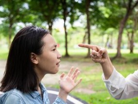 和男友吵架怎么办（情侣间吵架）